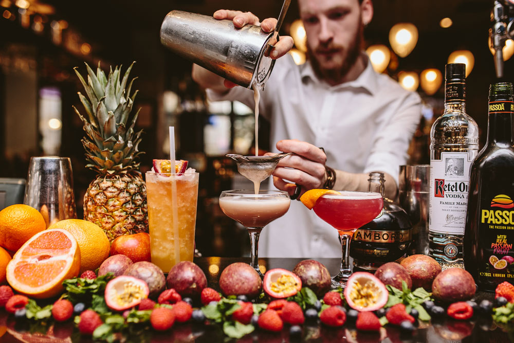 Man pouring cocktails